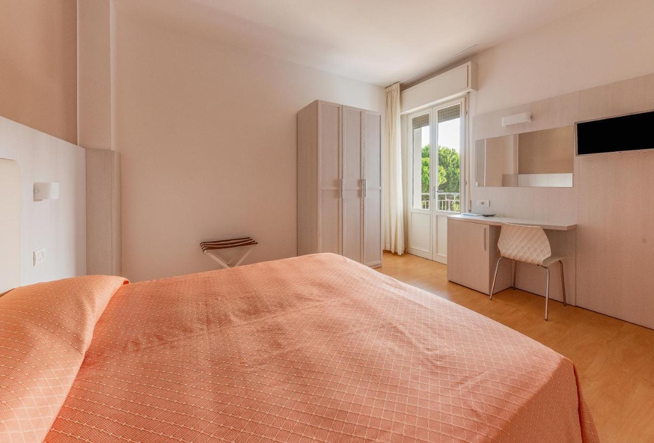 Hotel Escorial チェルヴィア エクステリア 写真
