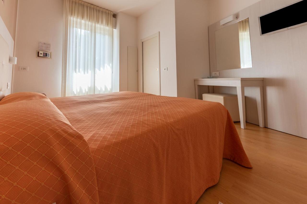 Hotel Escorial チェルヴィア エクステリア 写真