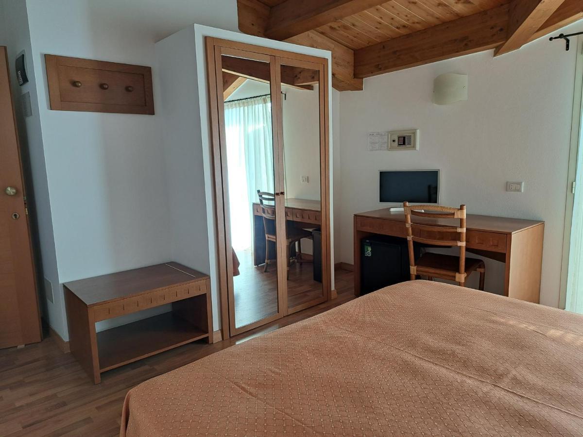 Hotel Escorial チェルヴィア エクステリア 写真