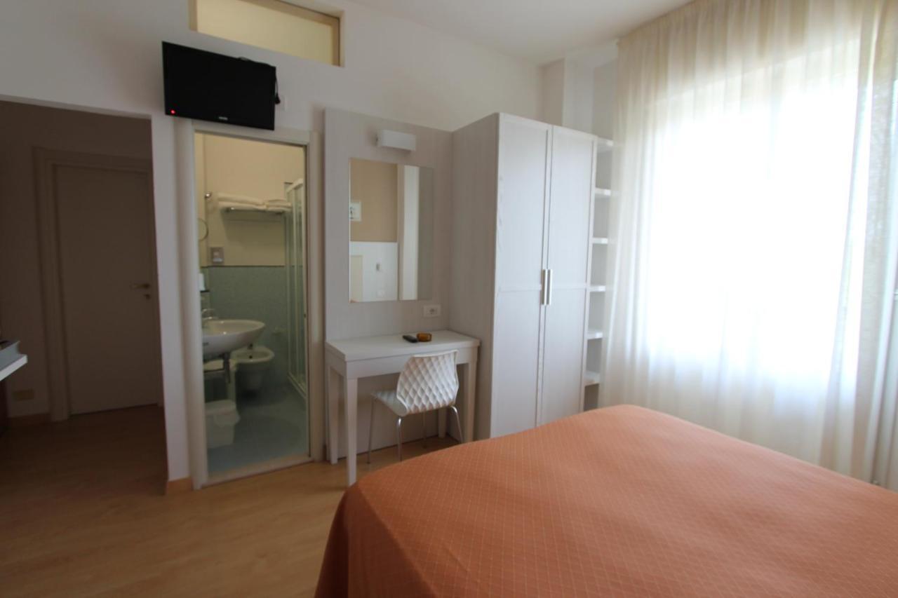 Hotel Escorial チェルヴィア エクステリア 写真