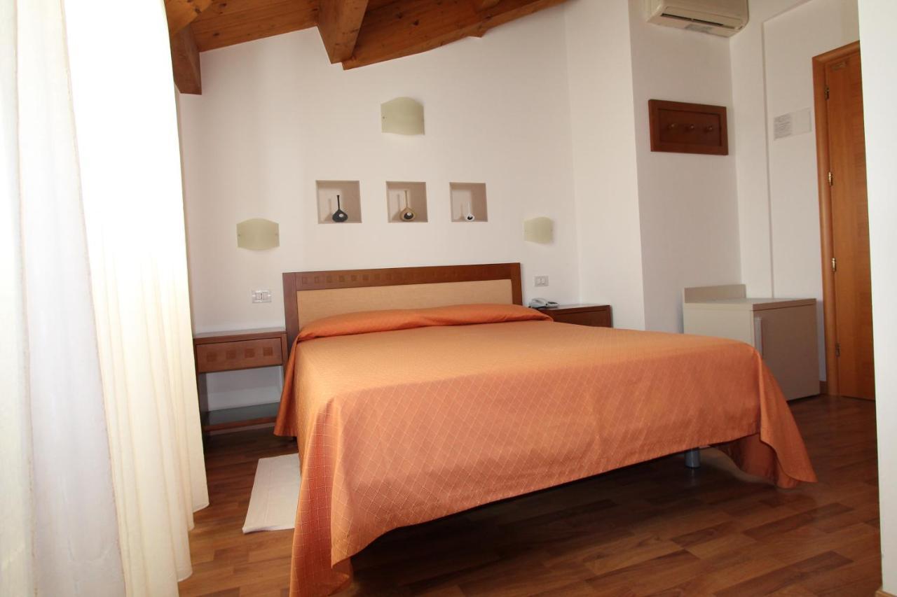 Hotel Escorial チェルヴィア エクステリア 写真