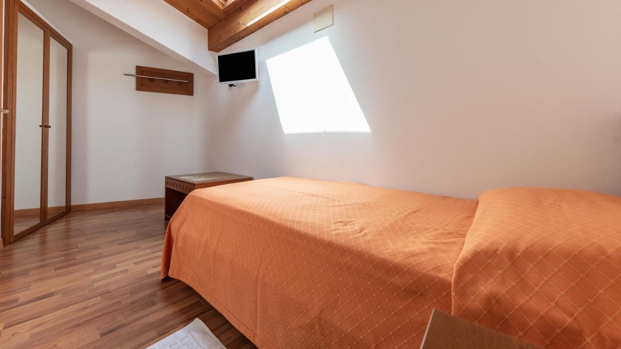 Hotel Escorial チェルヴィア エクステリア 写真