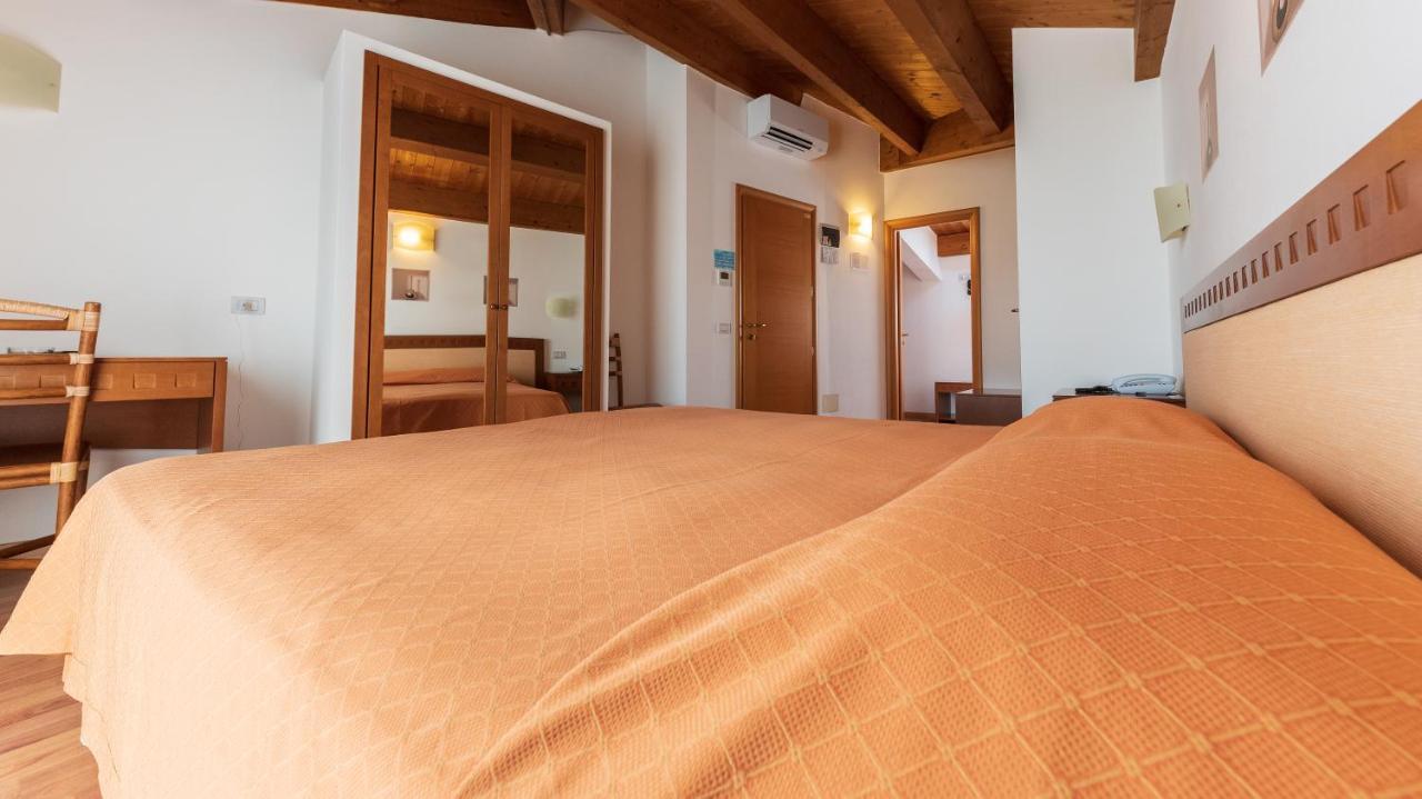 Hotel Escorial チェルヴィア エクステリア 写真