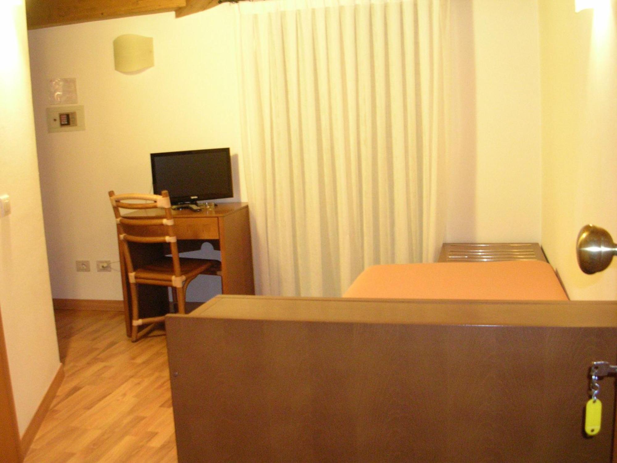Hotel Escorial チェルヴィア エクステリア 写真