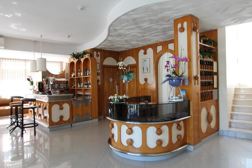 Hotel Escorial チェルヴィア エクステリア 写真