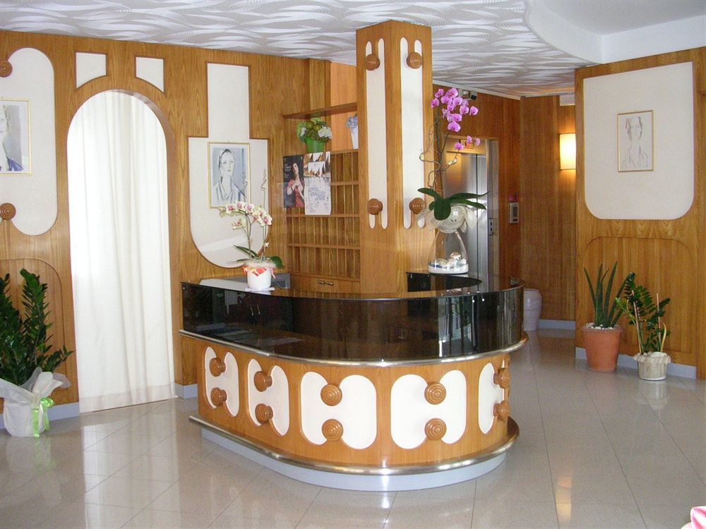 Hotel Escorial チェルヴィア エクステリア 写真