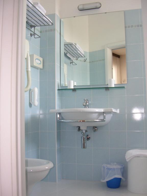Hotel Escorial チェルヴィア 部屋 写真